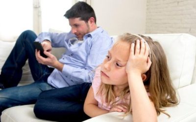 Parents’ mobile use harms family life, say secondary pupils